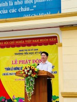 Thầy giáo Lê Minh Châu phát biểu khai mạc