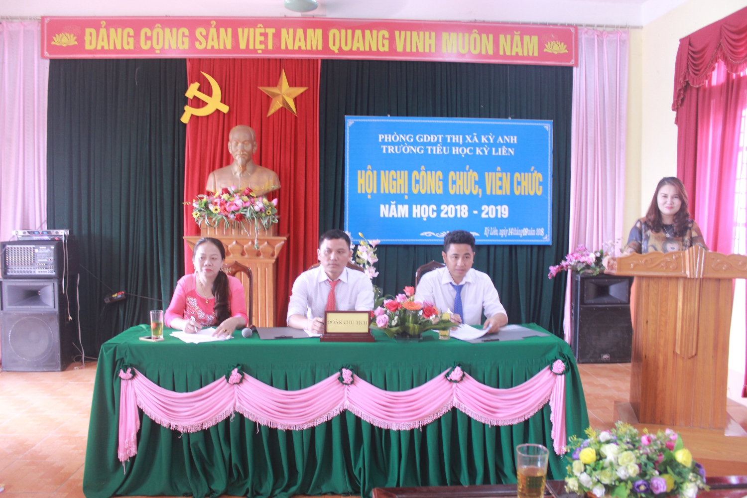 Cô giáo Nguyễn Thị Tường Vân phát biểu chỉ đạo hội nghi