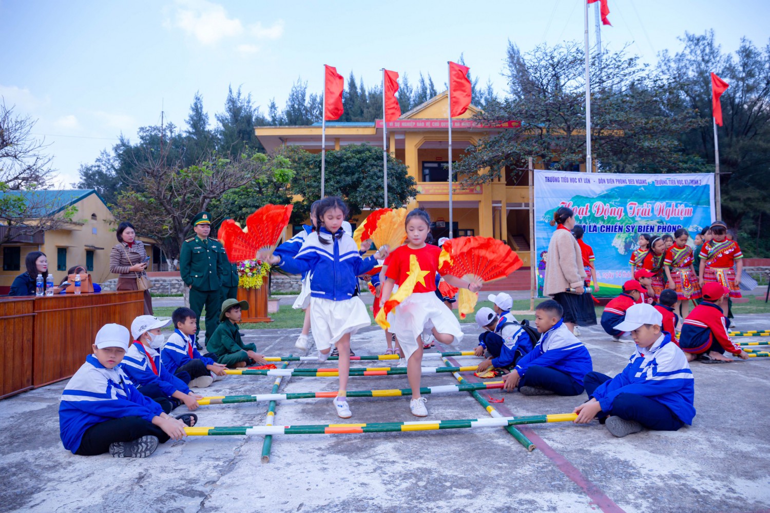 Liên đội Trường Tiểu học Kỳ Liên: Hành trình trải nghiệm chào mừng 78 năm ngày thành lập Quân Đội Nhân Dân  Việt Nam và 33 năm ngày hội Quốc Phòng Toàn Dân