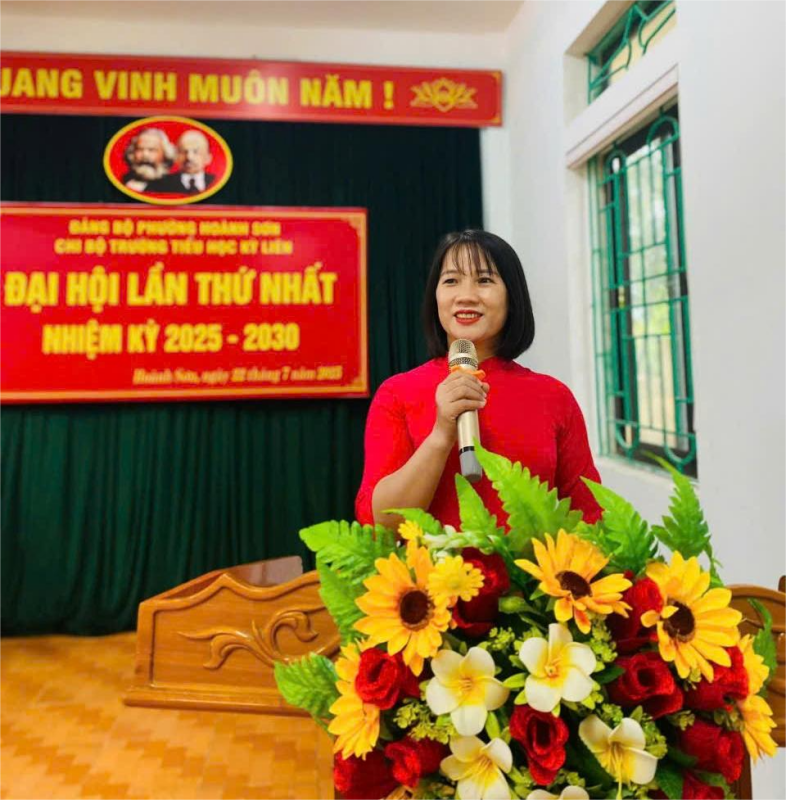 Đ/c Nguyễn Thị Thủy - Phó Bí thư chi bộ